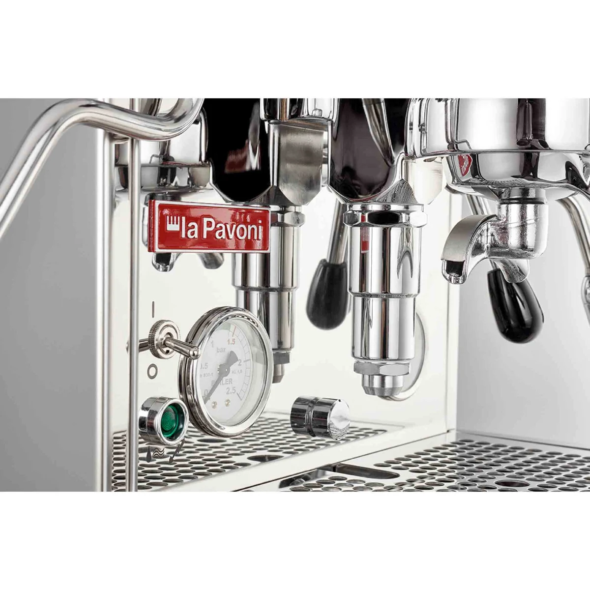 La Pavoni Cellini Evoluzione, close-up of the boiler gauge, power switch and water light