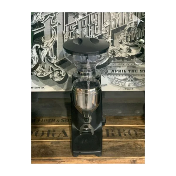 Quamar M80 Push coffee grinder, black, front view