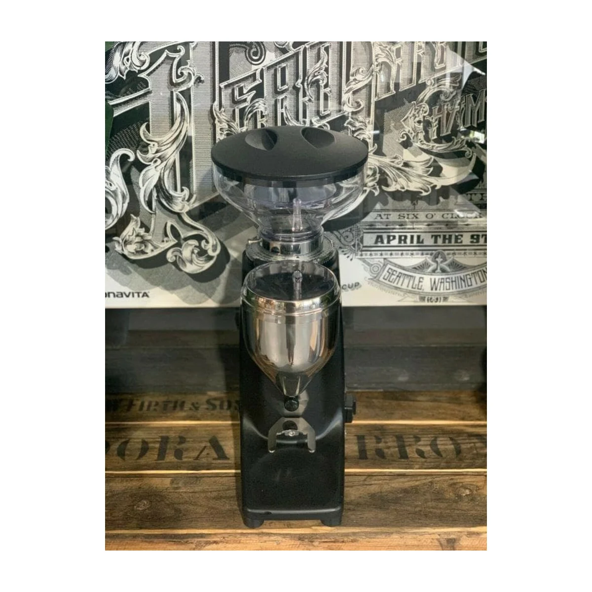 Quamar M80 Push coffee grinder, black, front view