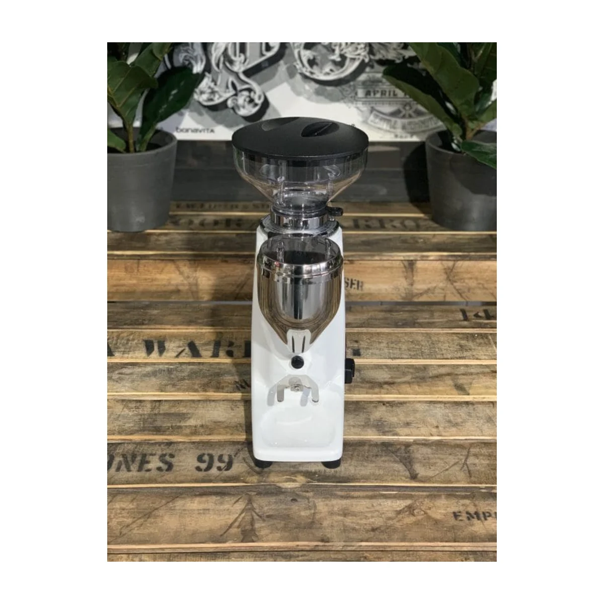 Quamar Q50 Push coffee grinder, white finish