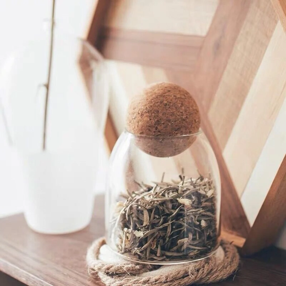 Small Glass Storage Jars with Cork Ball Lid, 440 ml jar with tea